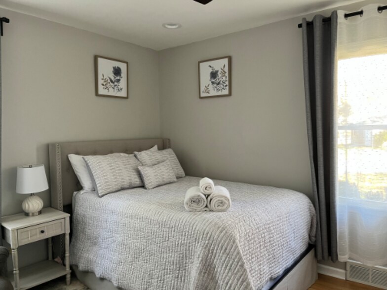 Building Photo - 8024 Outlook Dr