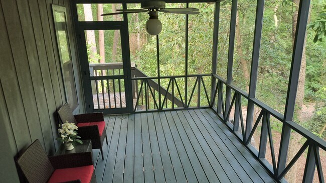 Building Photo - 423 Brightwood Dr