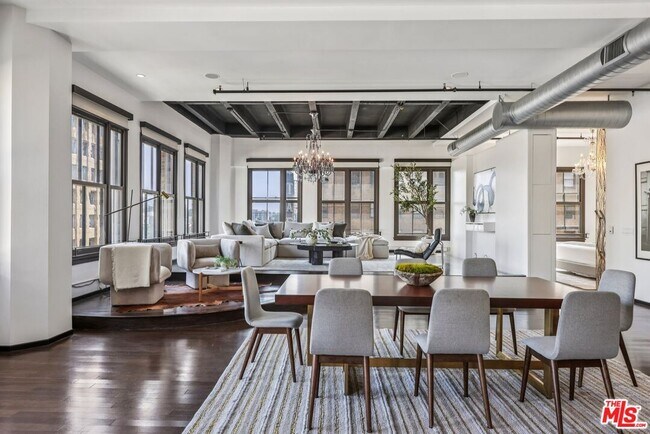 Building Photo - 1645 Vine St