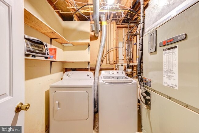 Building Photo - 18304 Swan Stream Dr