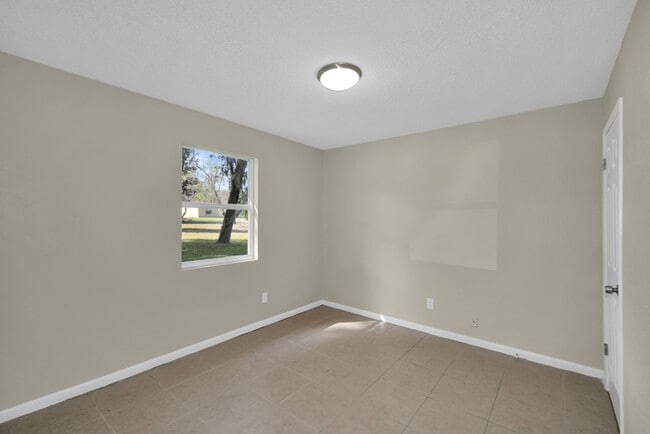 Building Photo - 645 N Arnold Ave