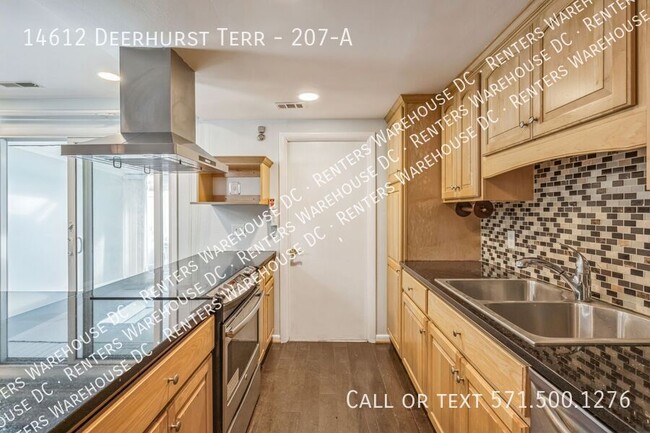 Building Photo - Stunning 3Bd/2Bth Cabot model TH with 2-ca...