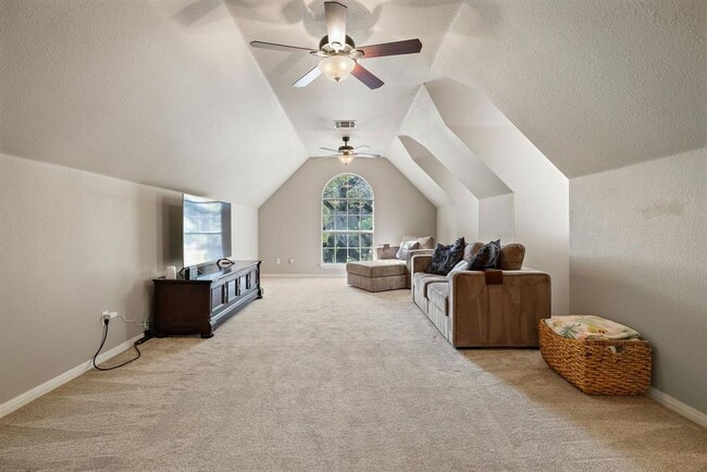 Building Photo - 2114 Hilton Head Dr