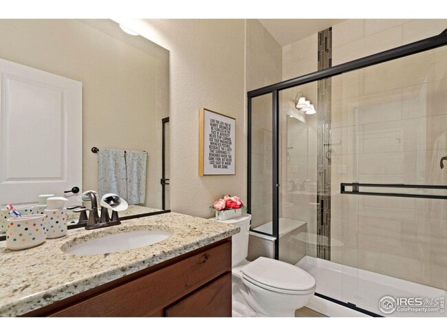 Building Photo - Renovated Milliken Home!