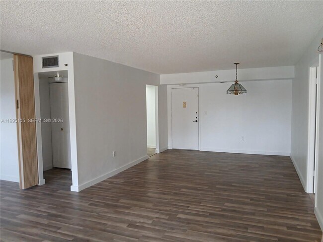 Building Photo - 1300 St Charles Pl