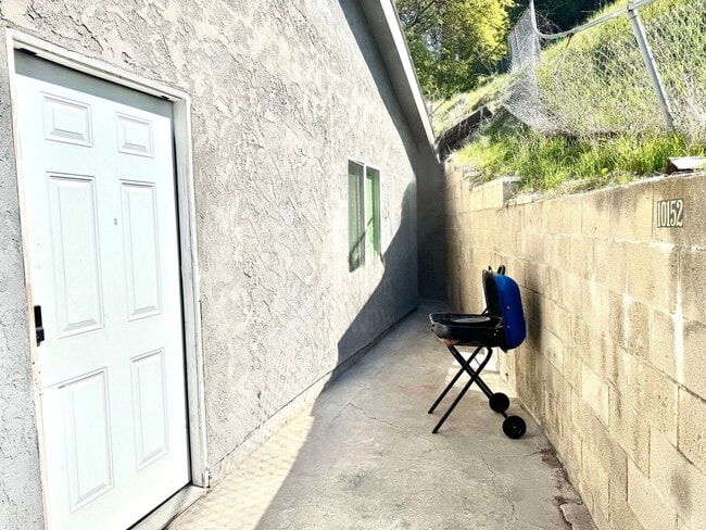 Building Photo - 10154 Campo Rd