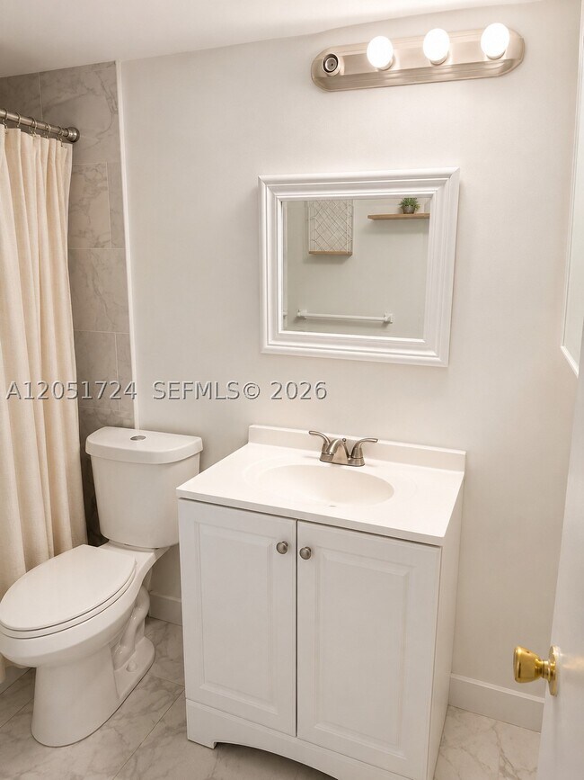 Building Photo - 10738 N Kendall Dr