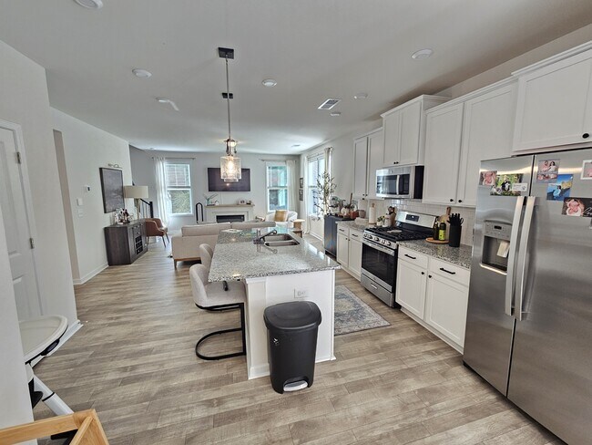 Building Photo - 698 Oak Br Pl