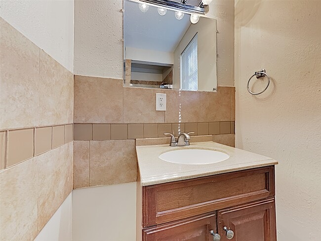 Building Photo - 6511 Grey Oaks Dr