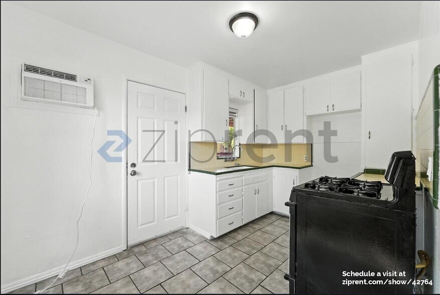 Building Photo - 139 W 18th St