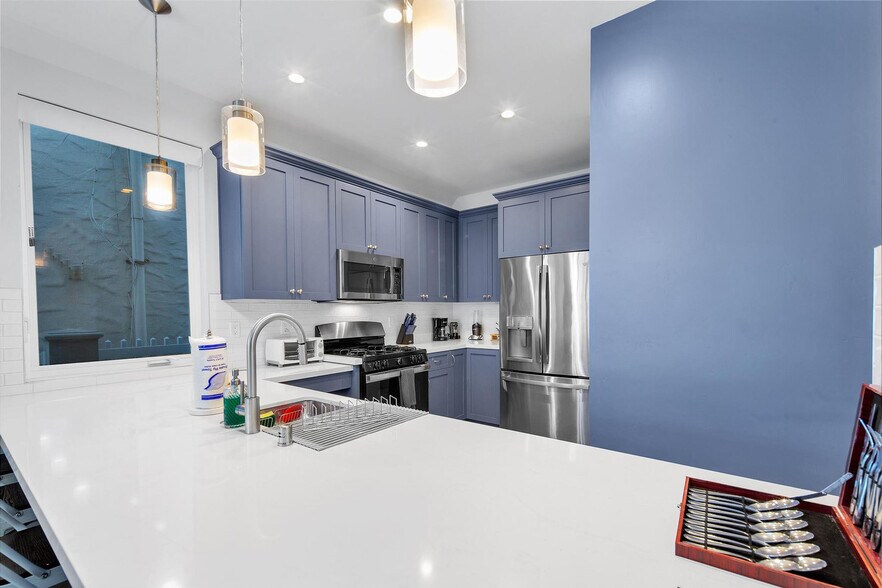 Building Photo - 717 Island Ct