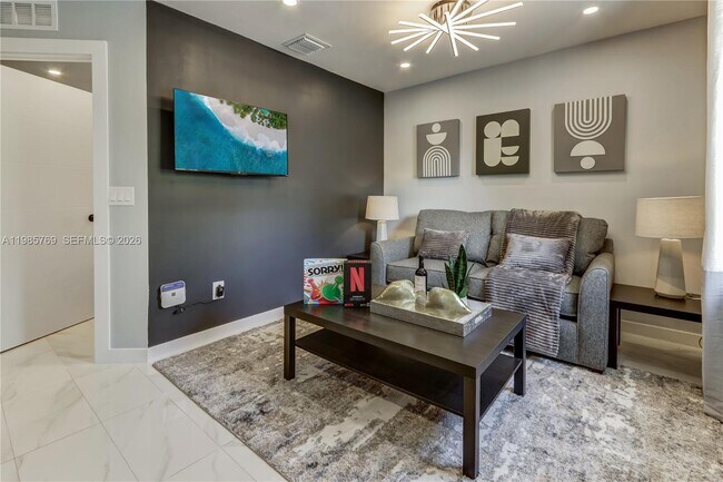 Building Photo - 2302 Taylor St