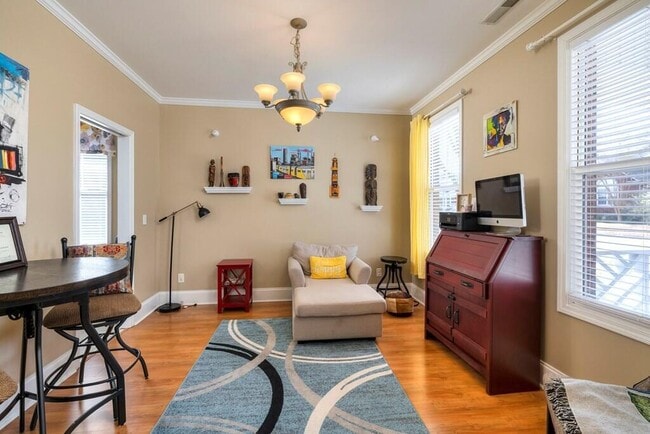 Building Photo - 3200 Mayflower Ln