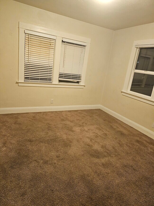 Building Photo - 726 2nd St