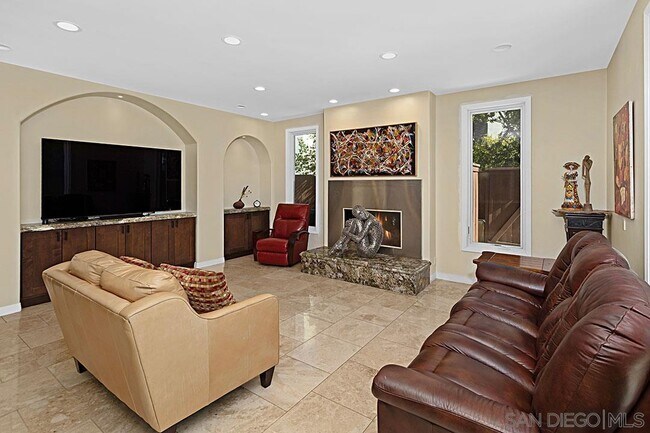Building Photo - 927 Tingley Ln
