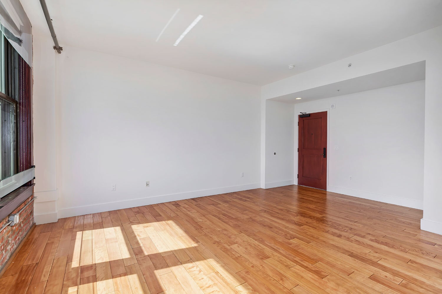 Building Photo - 460 S Spring St