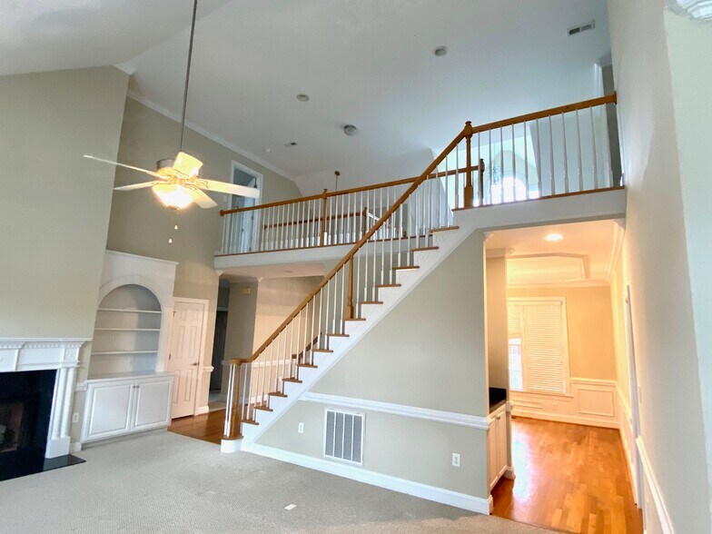 Building Photo - 4903 Pebble Beach Cir N