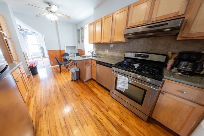 Building Photo - 1304 N Campbell Ave