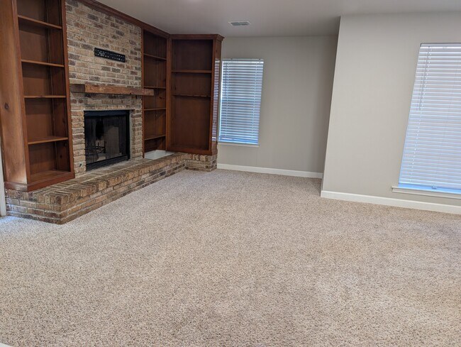 Building Photo - Ridgedale