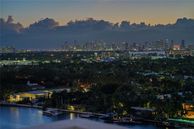 Building Photo - 4747 Collins Ave