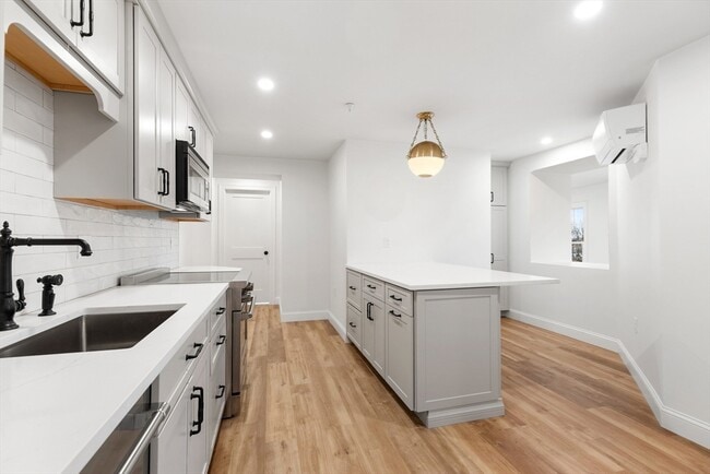 Building Photo - 32 Beacon St