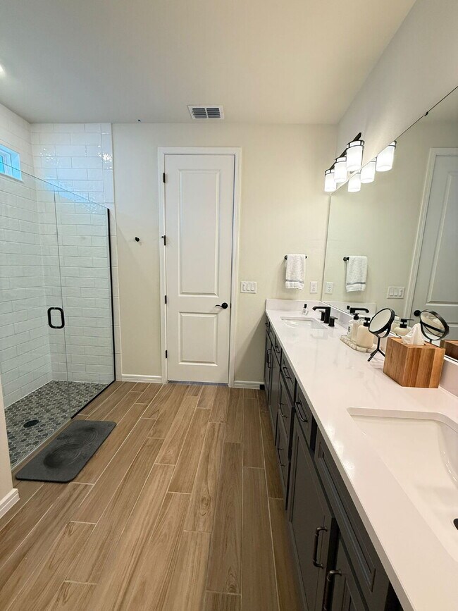 Building Photo - "Spacious 3-Bedroom Home in St. Cloud with...