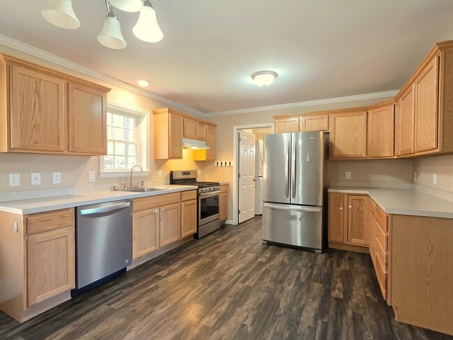 Building Photo - 4 Rock Point Rd