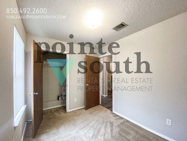 Building Photo - 504 Wood Crest Way