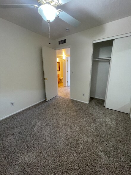 Building Photo - 10818 W Heatherbrae Dr