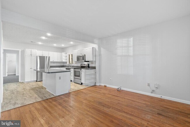 Building Photo - 516 Second St