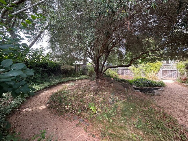 Building Photo - 8280 Oakmont Dr