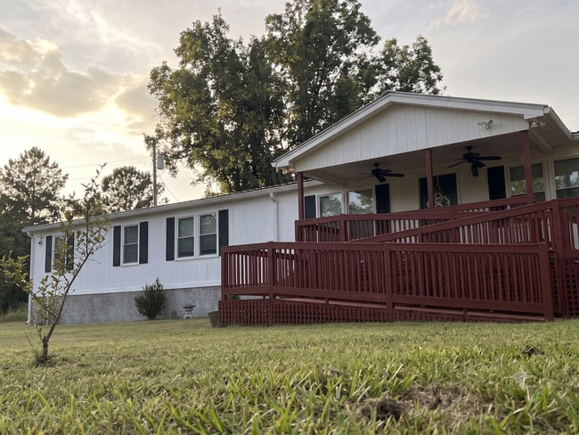 Building Photo - Country LIving