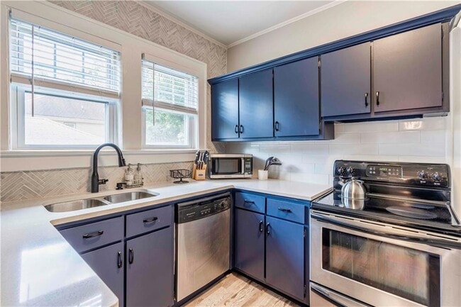 Building Photo - 850 Charles Allen Dr NE