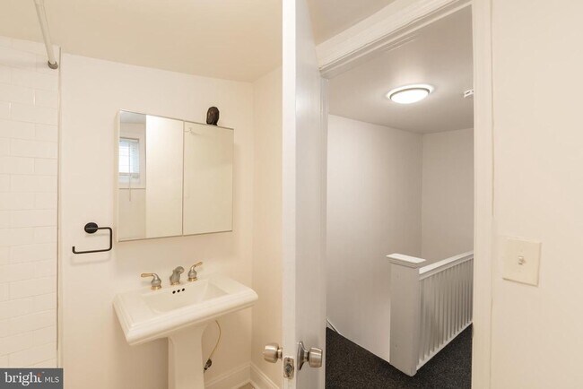 Building Photo - 1406 S Bouvier St