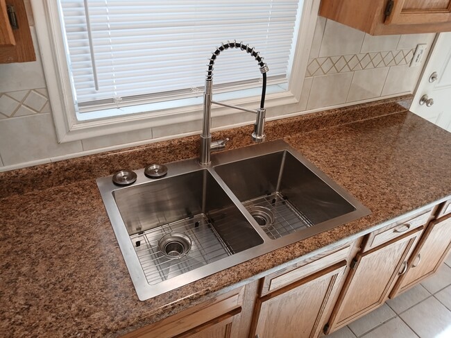 Building Photo - 1517 S 8th Ave