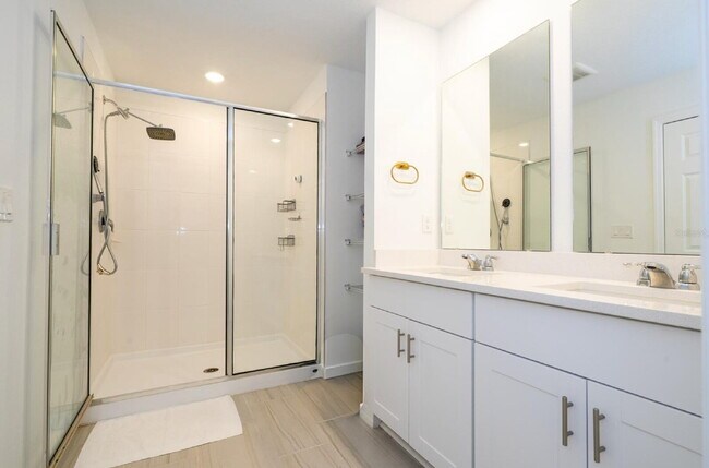 Building Photo - "Charming 3-Bed Townhouse in St. Cloud with Spacious 1,560 Sq Ft Layout and Modern Comforts!"