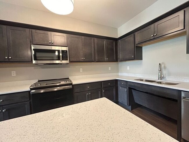 Building Photo - $1,350 | 1 Bedroom, 1 Bathroom Condo | Dog...