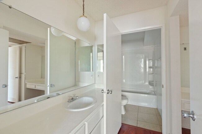 Building Photo - 7233 Loma Verde Ave