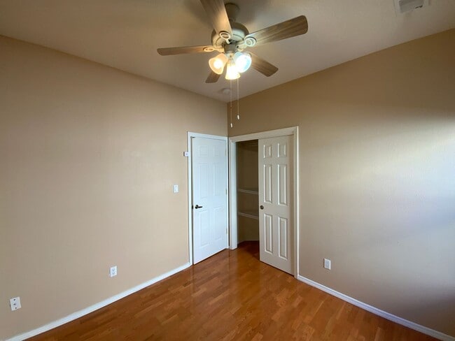 Building Photo - 3 Bedroom Single Story Home Available Near...