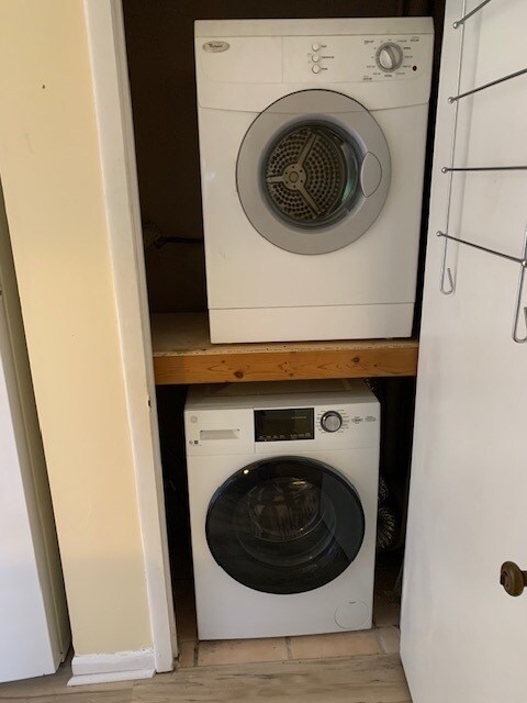 Building Photo - 1950 Paine Ave