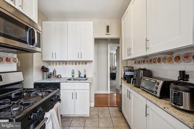 Building Photo - 2031 Locust St