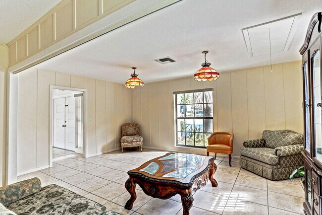 Building Photo - 10821 N Military Trl