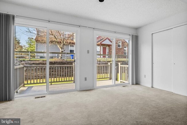 Building Photo - 835 Chanticleer