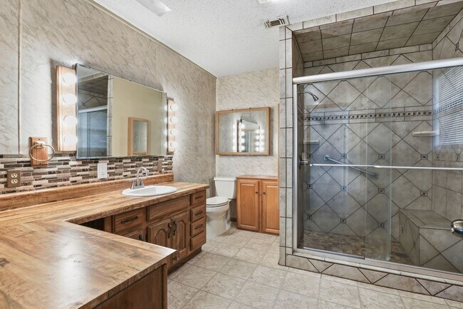 Building Photo - Beauty in Burleson ISD