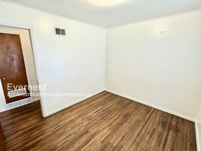 Building Photo - 208 S 74th E Ave