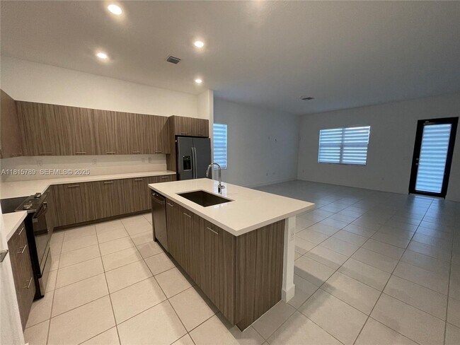 Building Photo - 4506 SW 174th Ave