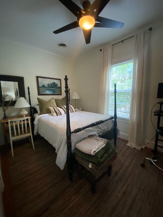 Building Photo - Beautiful historic 3BR/1.5BA Home in Downt...