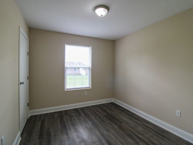 Building Photo - 123 Meadows Ln
