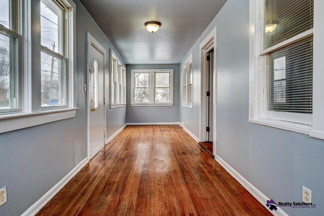 Building Photo - 817 Union Ave