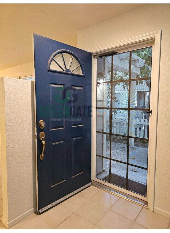 Building Photo - Charming 3 Bedroom 2 Bath Condo in TRACY! ...